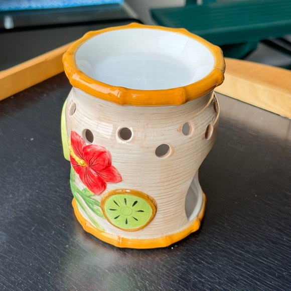 Beautiful Ceramic essence burner/candle holder - Picture 2 of 4